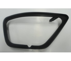 FORD FOCUS- SD/HB- 02/05; SİS LAMBA KAPAĞI SAĞ SİYAH SİS DELİKLİ (LM) 1208010