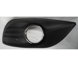 FORD FOCUS- SD/HB- 08/11; SİS LAMBA KAPAĞI SAĞ SİS DELİKLİ SİYAH (SİS YUVASI NİKELAJLI) (BFN) P8M5119952AE